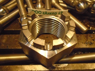 Гайка корончатая